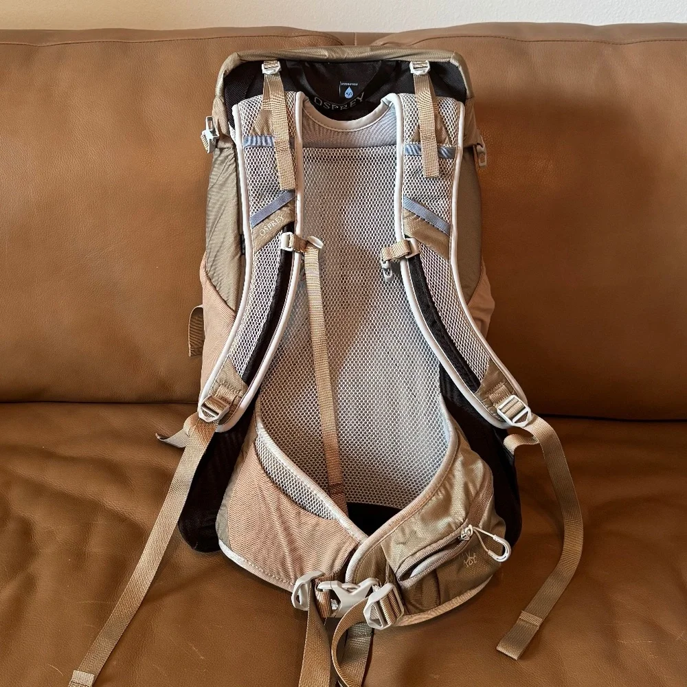 Beige Osprey Hikelite 28L Backpack - Picture 2 of 11